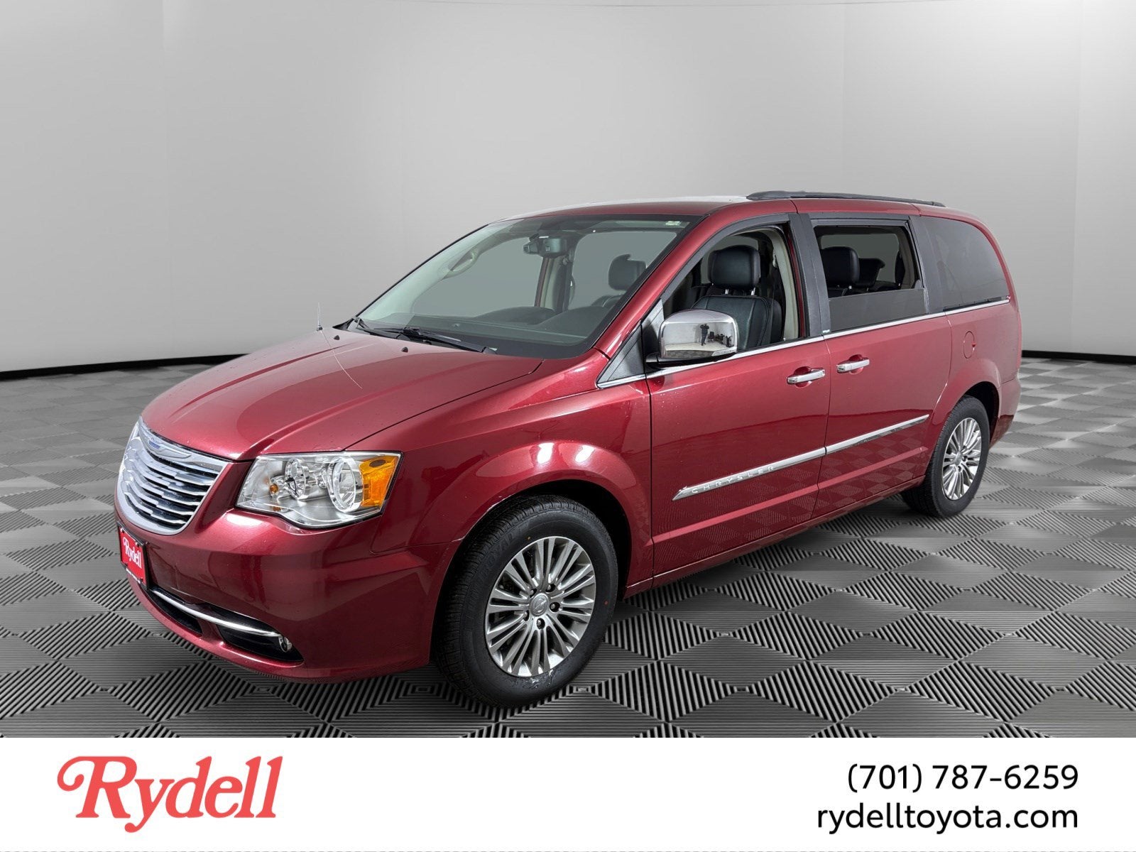 2014 Chrysler Town & Country Touring-L