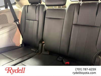 2014 Chrysler Town & Country Touring-L