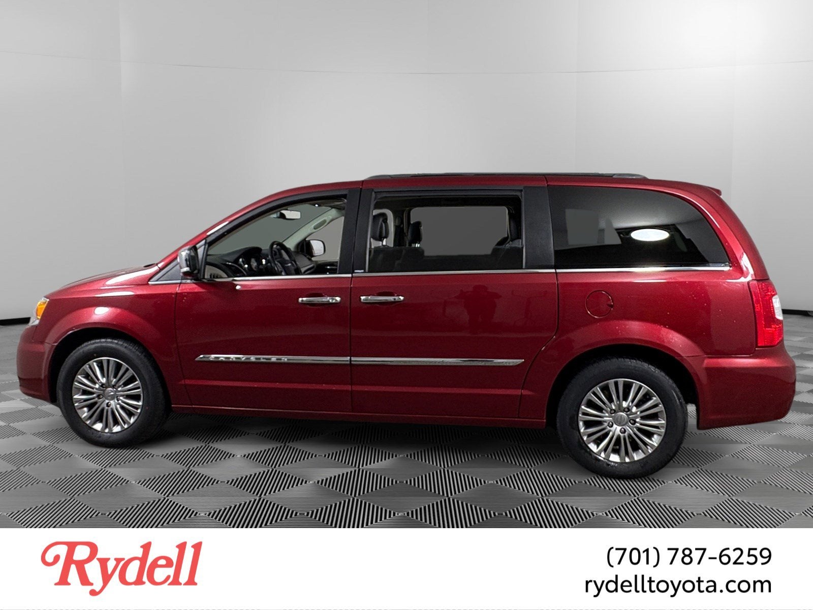 2014 Chrysler Town & Country Touring-L