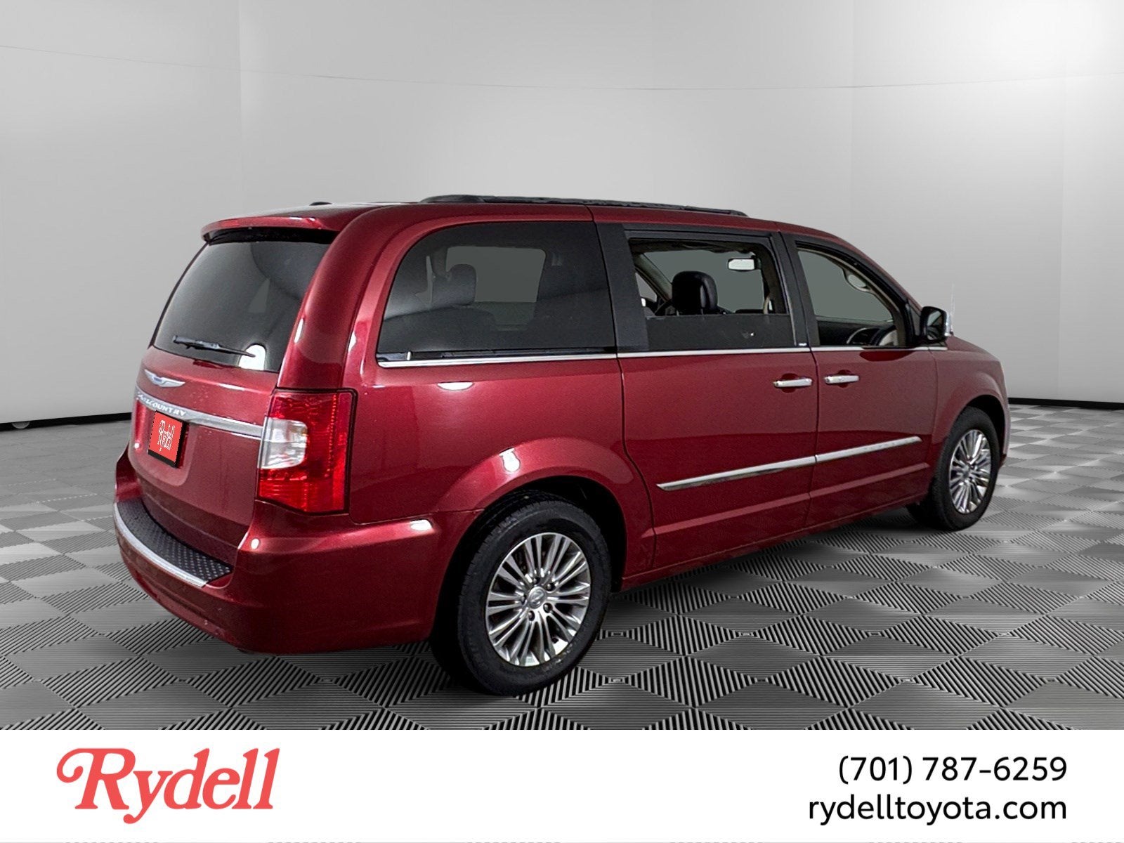2014 Chrysler Town & Country Touring-L