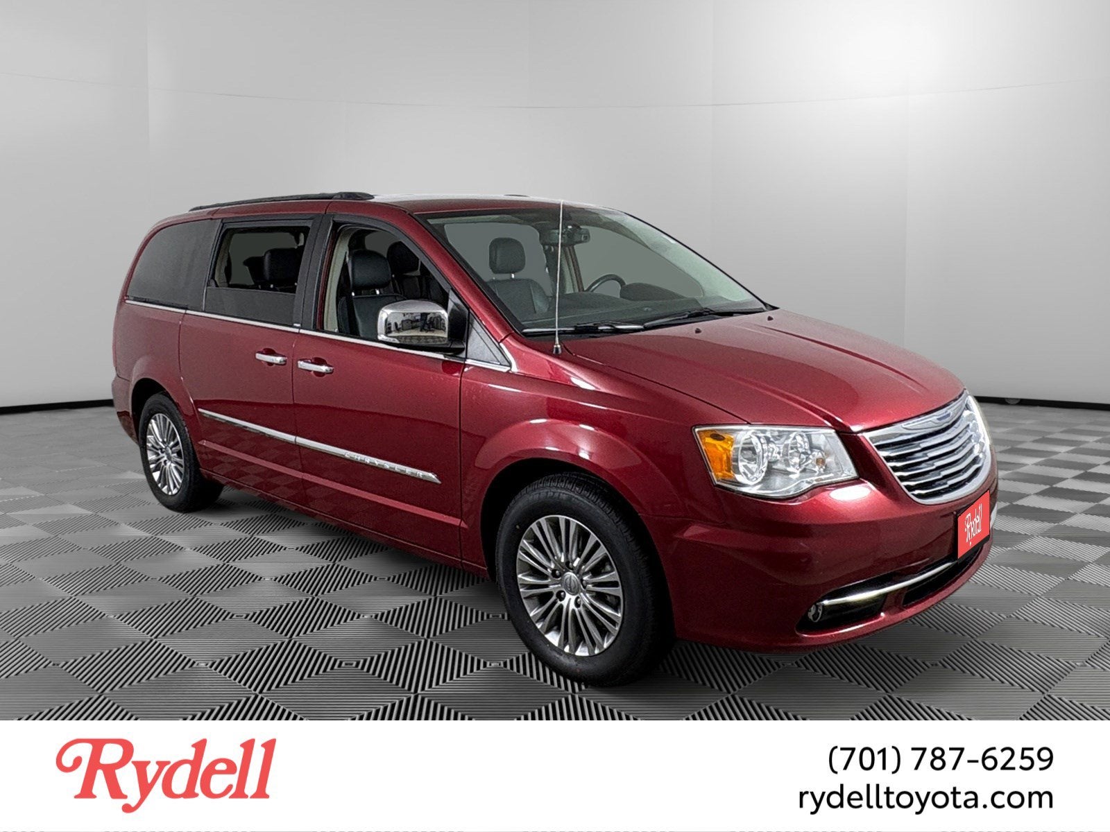 2014 Chrysler Town & Country Touring-L