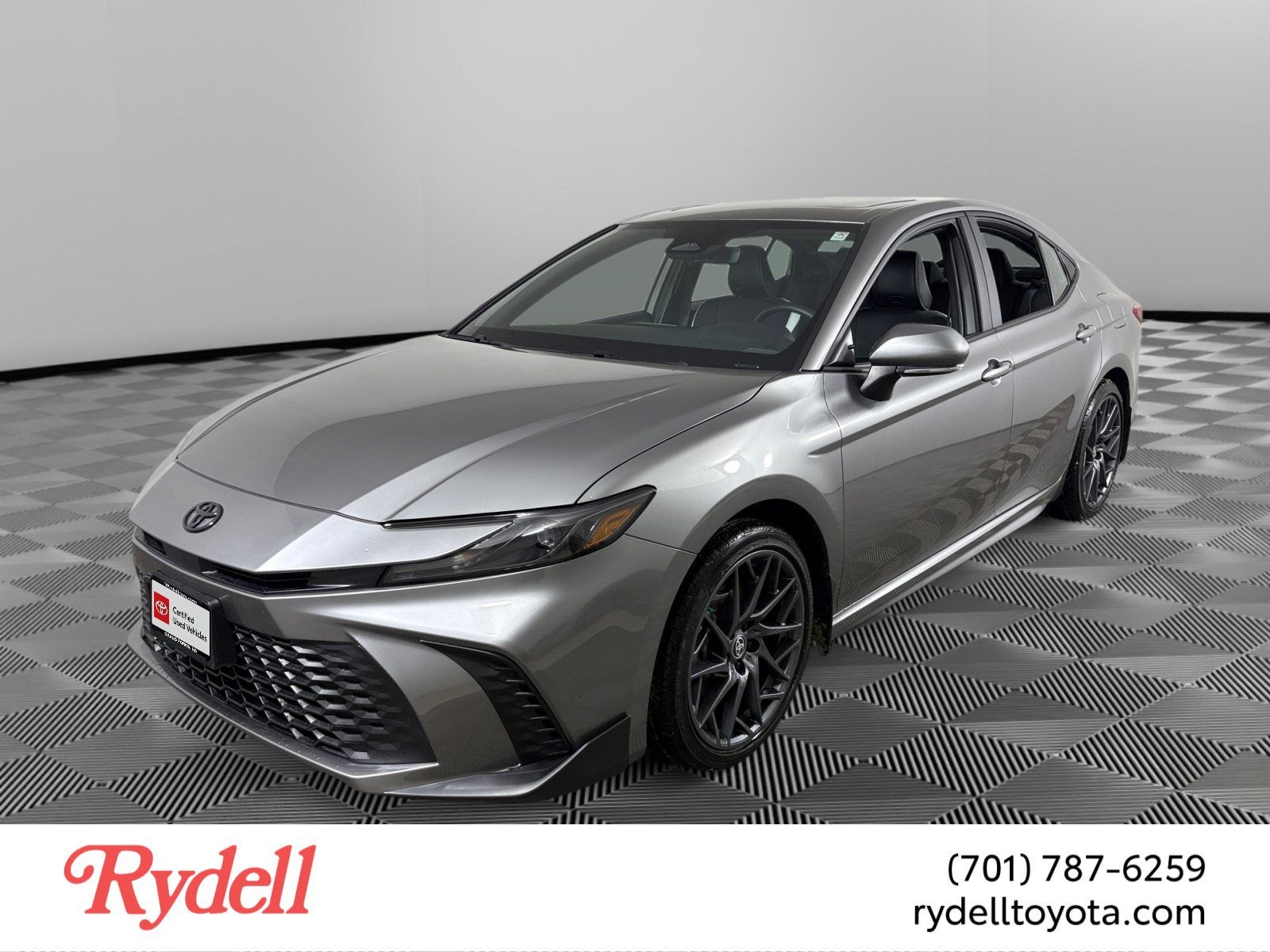 2025 Toyota Camry SE Hyb