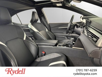 2025 Toyota Camry SE Hyb