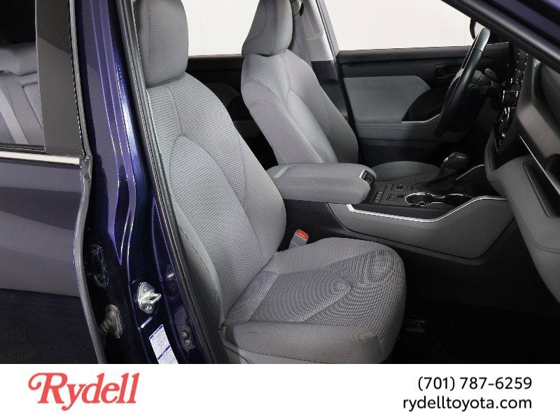 2022 Toyota Highlander LE