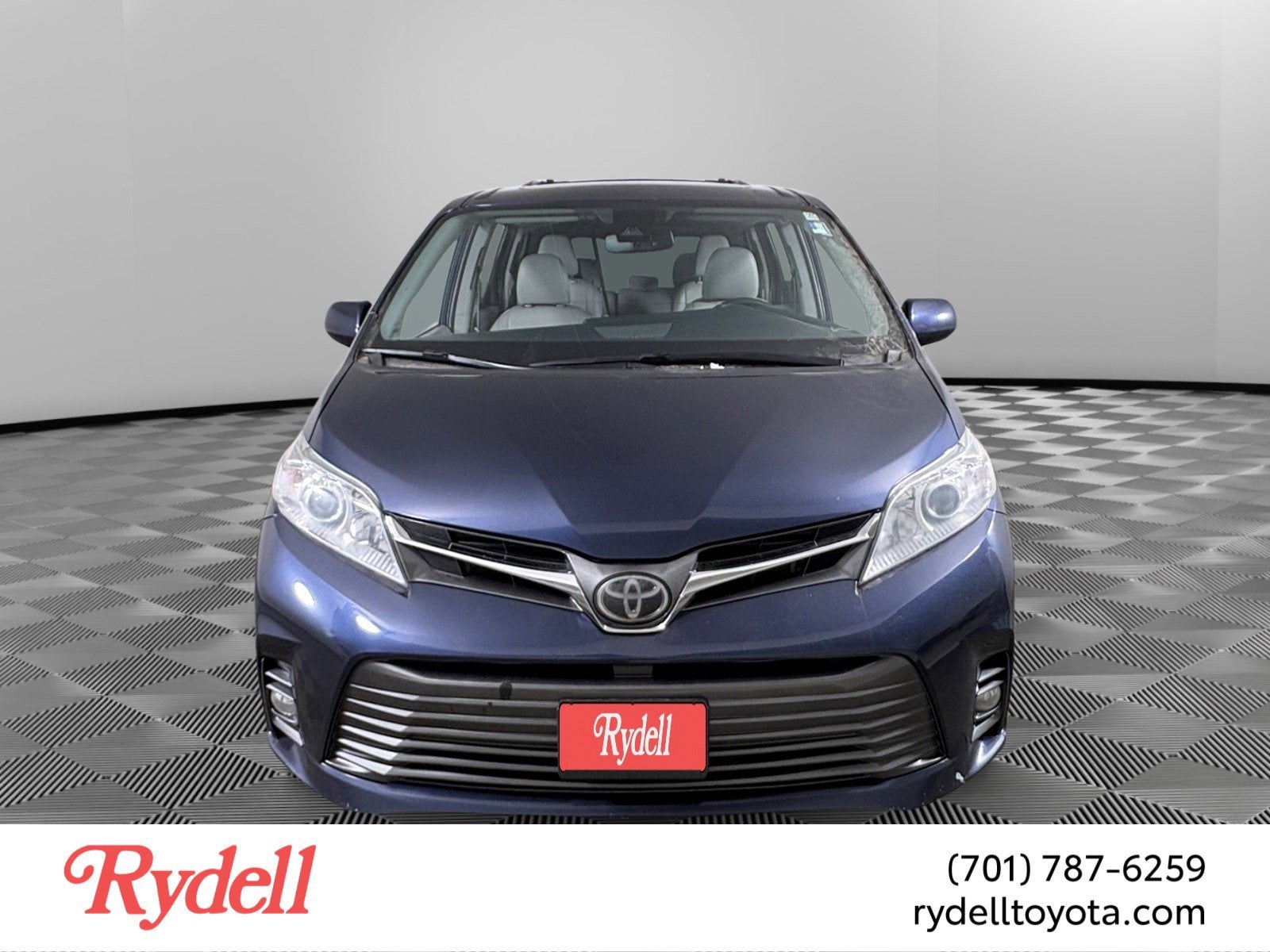 2020 Toyota Sienna XLE