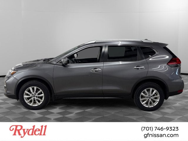 Used 2017 Nissan Rogue SV with VIN KNMAT2MV3HP518815 for sale in Grand Forks, ND
