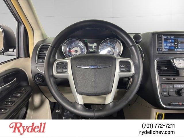 2016 Chrysler Town & Country Touring