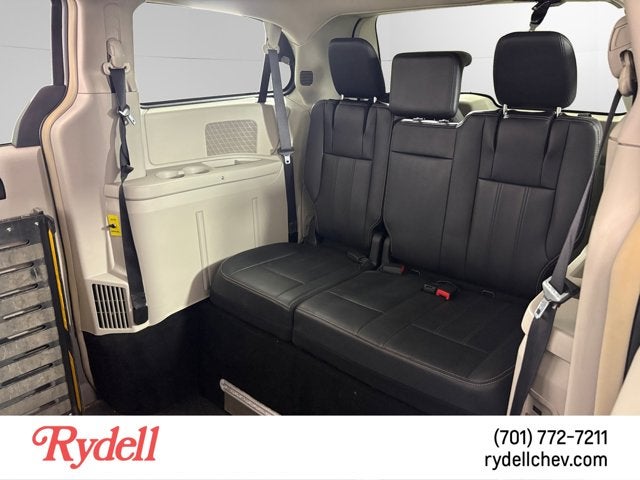 2016 Chrysler Town & Country Touring