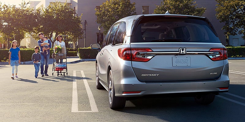 2022 Honda Odessey in a parking lot with a family